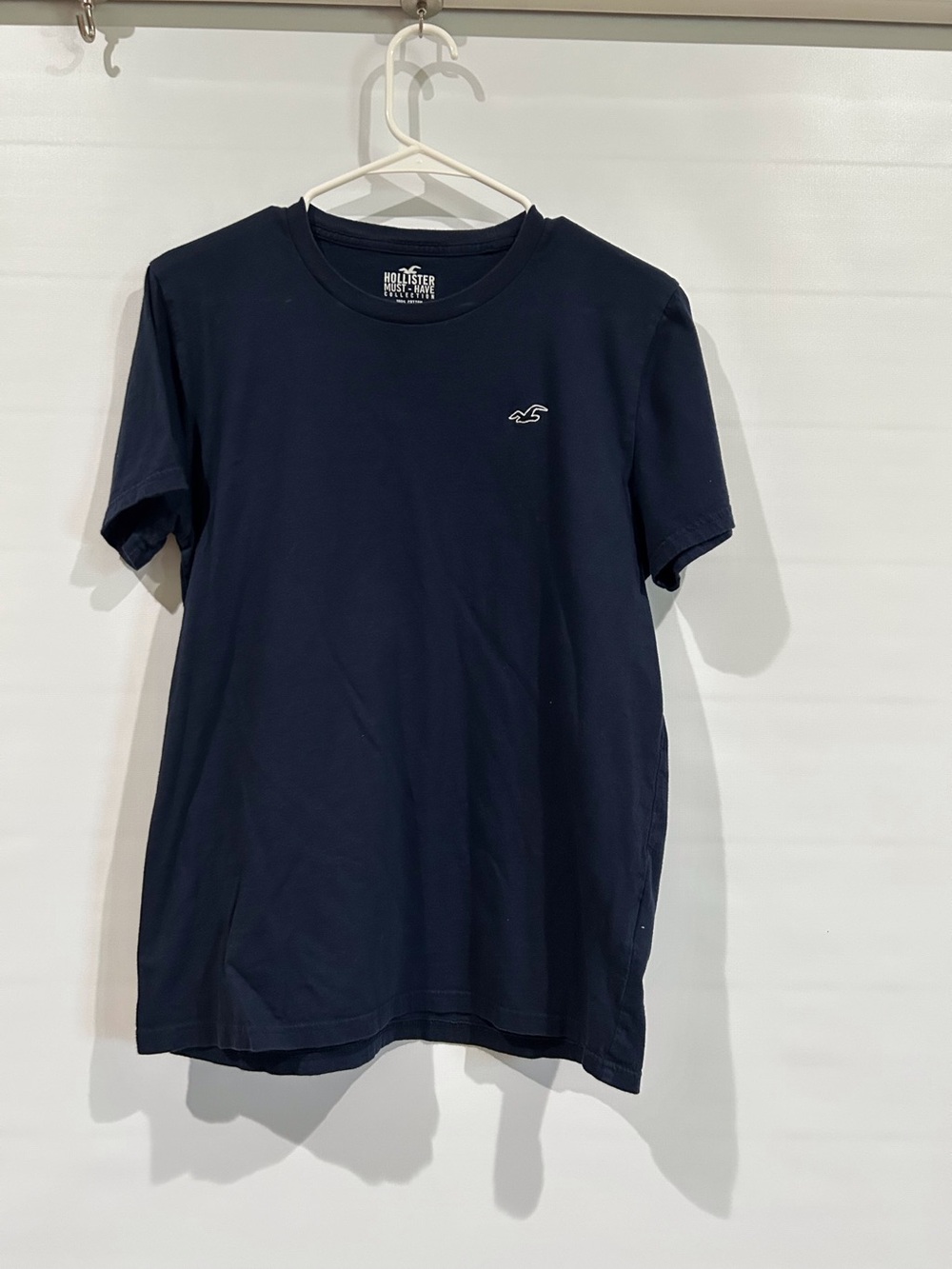 Hollister Men's Dark Navy Short-Sleeve Logo Tee